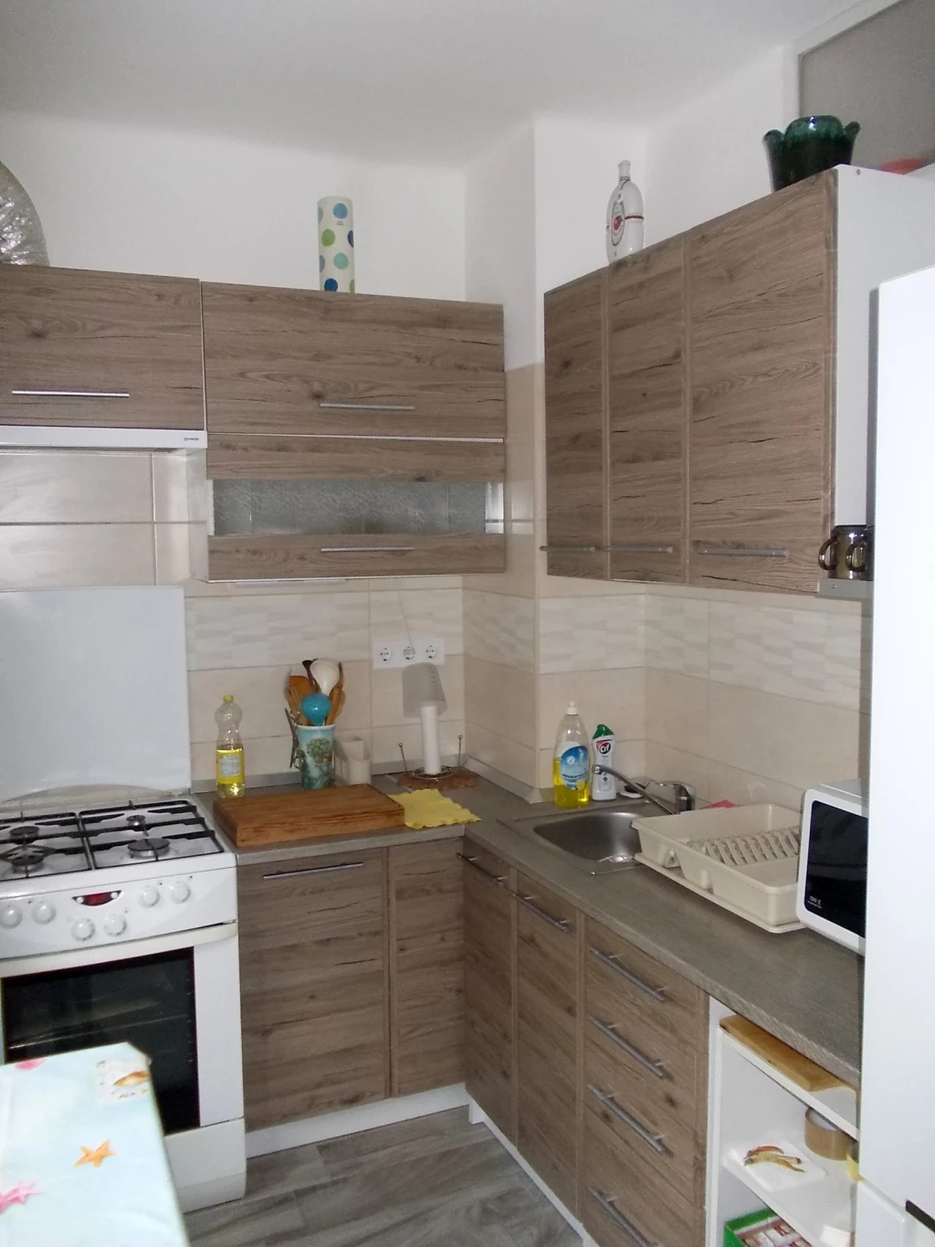 MALOMKERTBEN 1.EMELETEN 54NM-ES LAKÁS GARÁZZSAL EGYÜTT ELADÓ