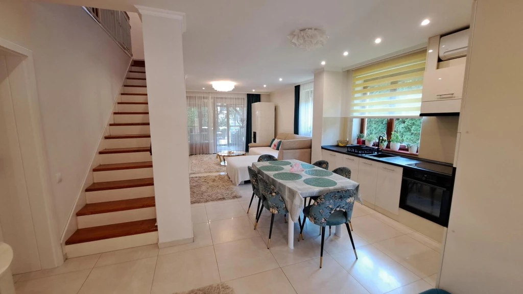 PRAKTIKER KÖZELÉBEN 3 SZOBA + NAPPALIS MEDITERRÁN CSALÁDI HÁZ