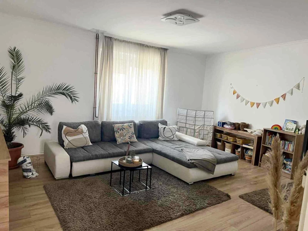 NYÍREGYHÁZA BELVÁROSBAN 95 NM-ES 3 SZOBA + NAPPALIS CSALÁDI HÁZ ELADÓ