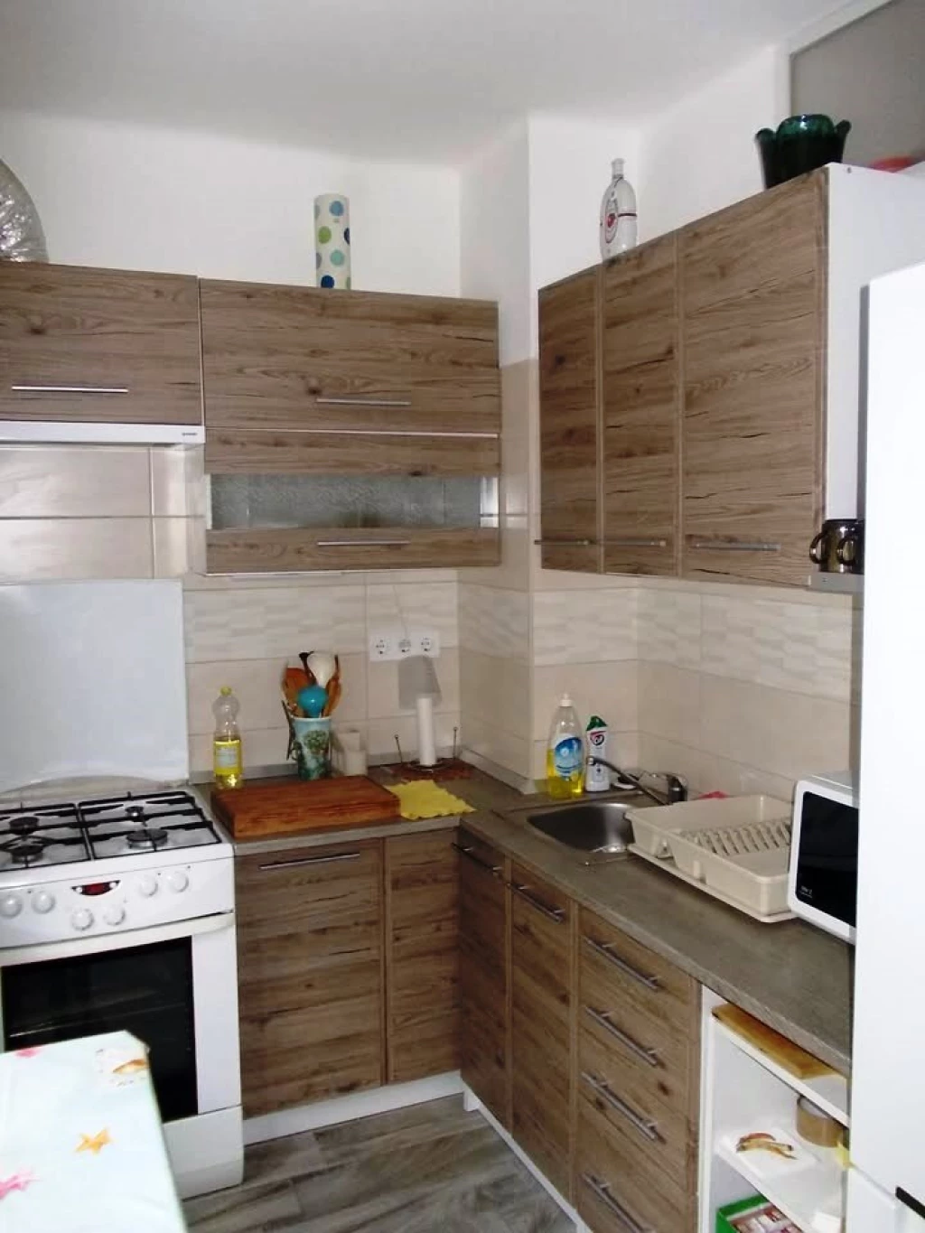 ELSŐ .EMELETEN 54NM-ES LAKÁS GARÁZZSAL EGYÜTT ELADÓ MALOMKERTBEN