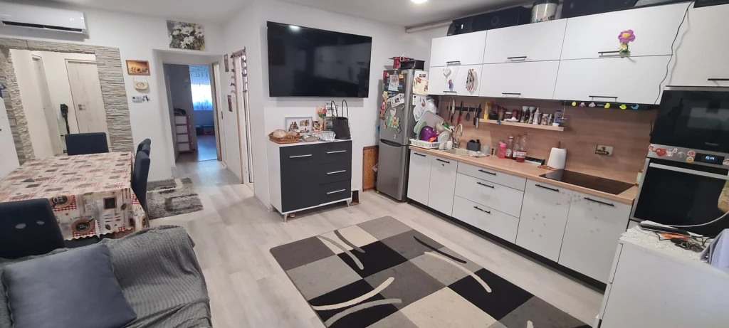 SÓSTÓHEGYEN CSALÁDI HÁZ ELADÓ