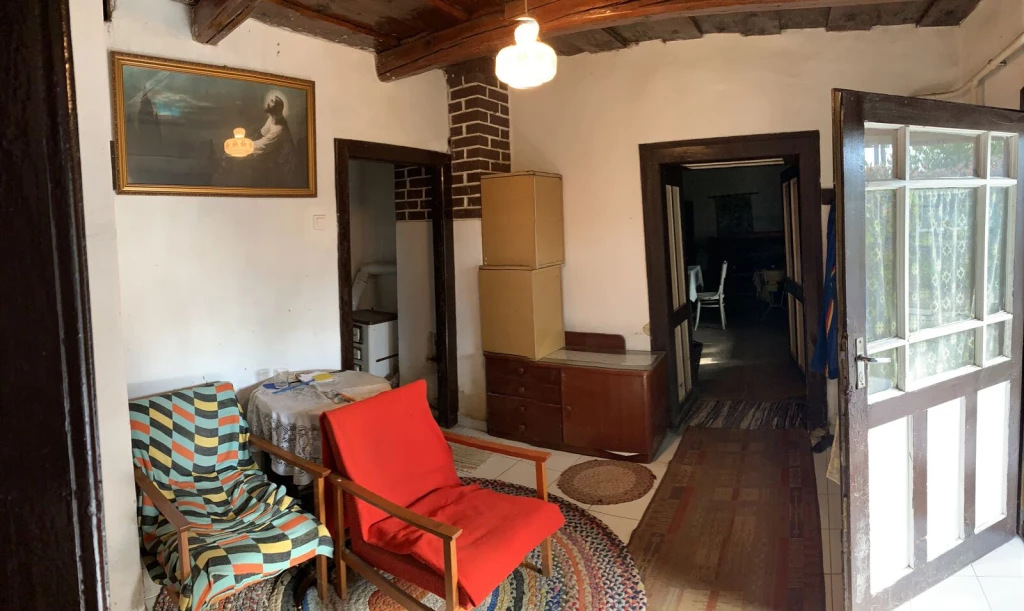 RAMOCSAHÁZA FŐ UTCÁJÁBAN FELÚJITANDÓ CSALÁDI HÁZ ELADÓ.