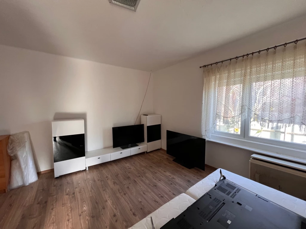 TISZAVASVÁRI CSENDES RÉSZÉN KIS CSALÁDI HÁZ ELADÓ.