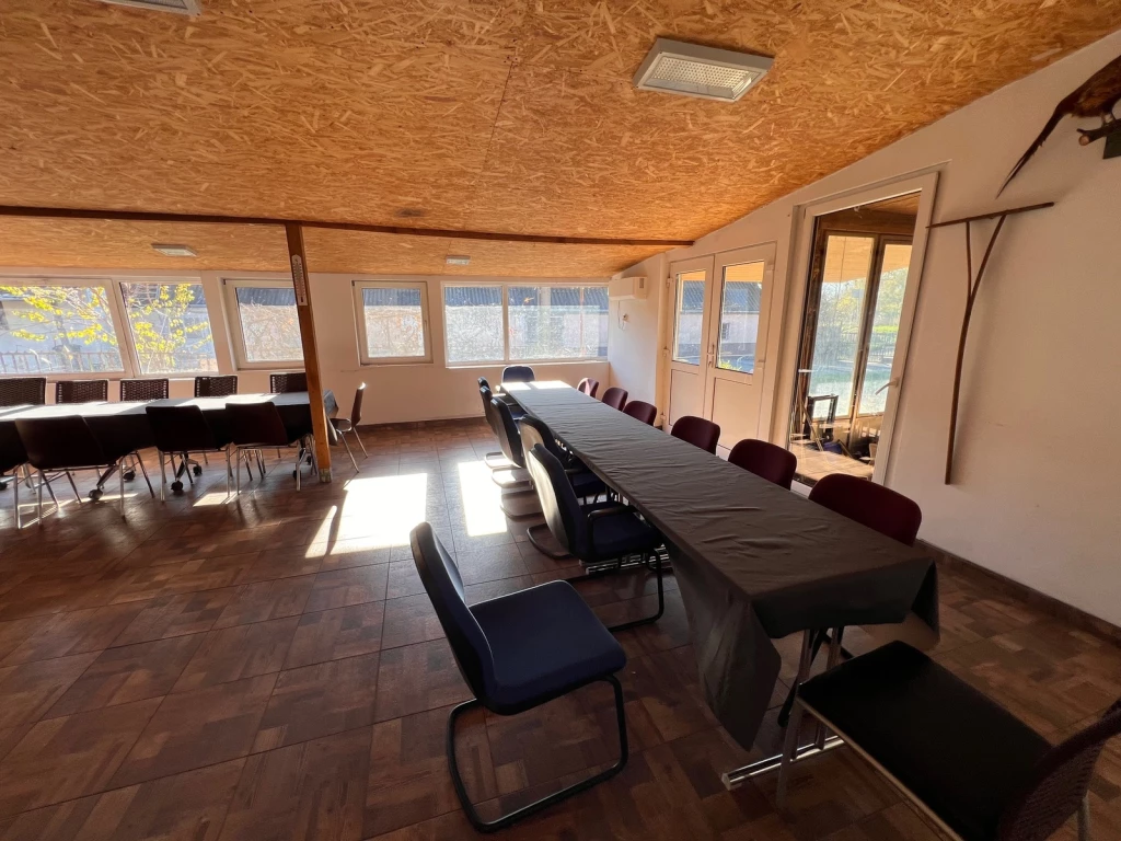 Tiszavasváriban vállalkozásra alkalmas családi ház eladó.