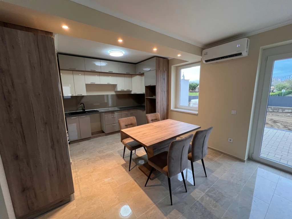 SÉNYŐ CSENDES RÉSZÉN ÚJ ÉPÍTÉSŰ IKERHÁZ ELADÓ