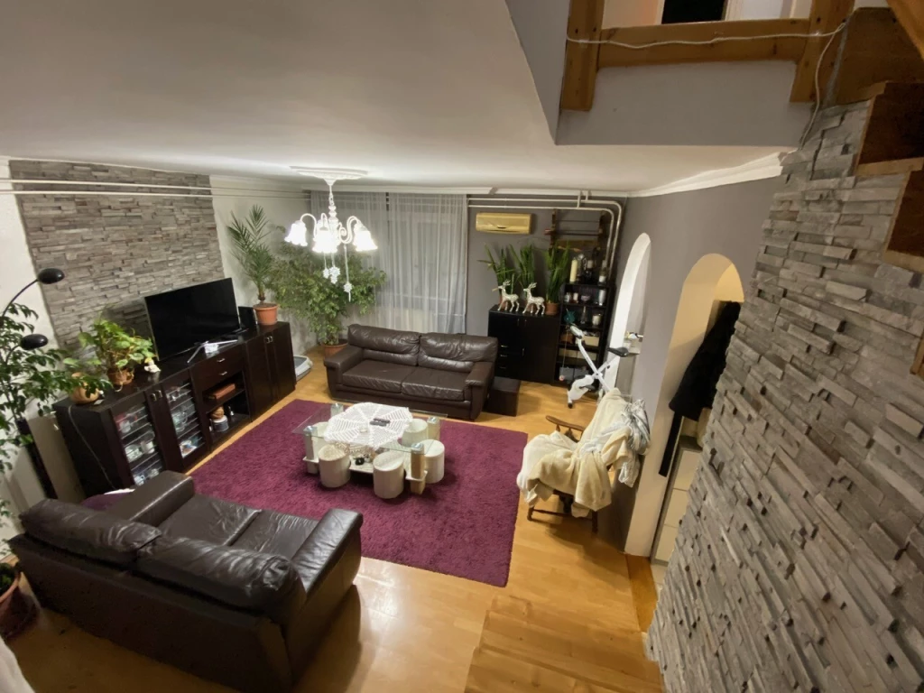 CSIPKE UTCÁN  3 SZOBA + NAPPALIS LAKÁS SAJÁT KERTTEL,ÜZLETHELYISÉGGEL