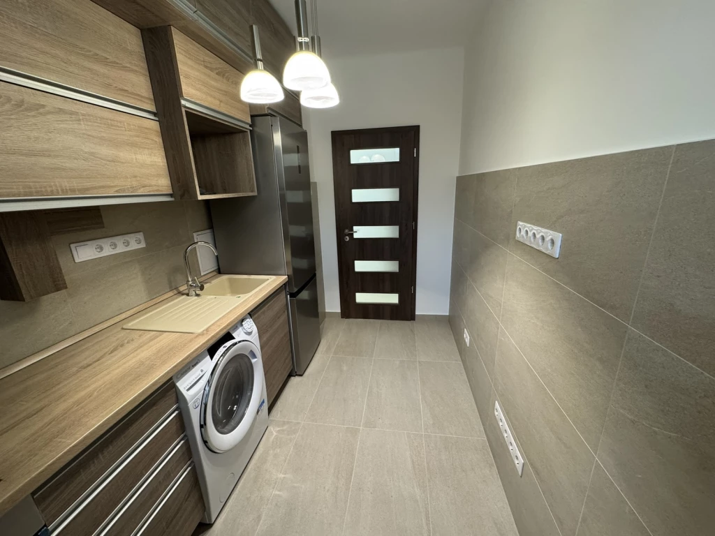 NYÍREGYHÁZA BELVÁROSÁBAN 55 NM-ES, 1. EMELETI LAKÁS KIADÓ