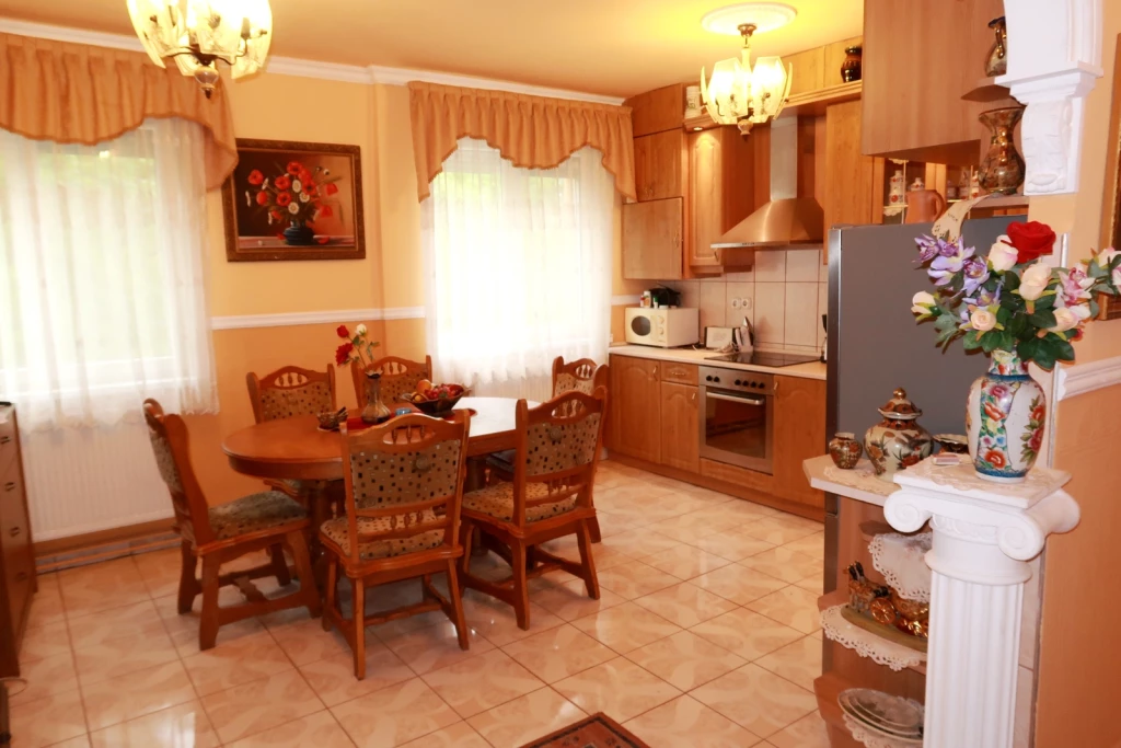 NYÍREGYHÁZA  SZÁNTÓ KOVÁCS J. UTCÁN 73 NM-ES BÚTOROZOTT LAKÁS KIADÓ