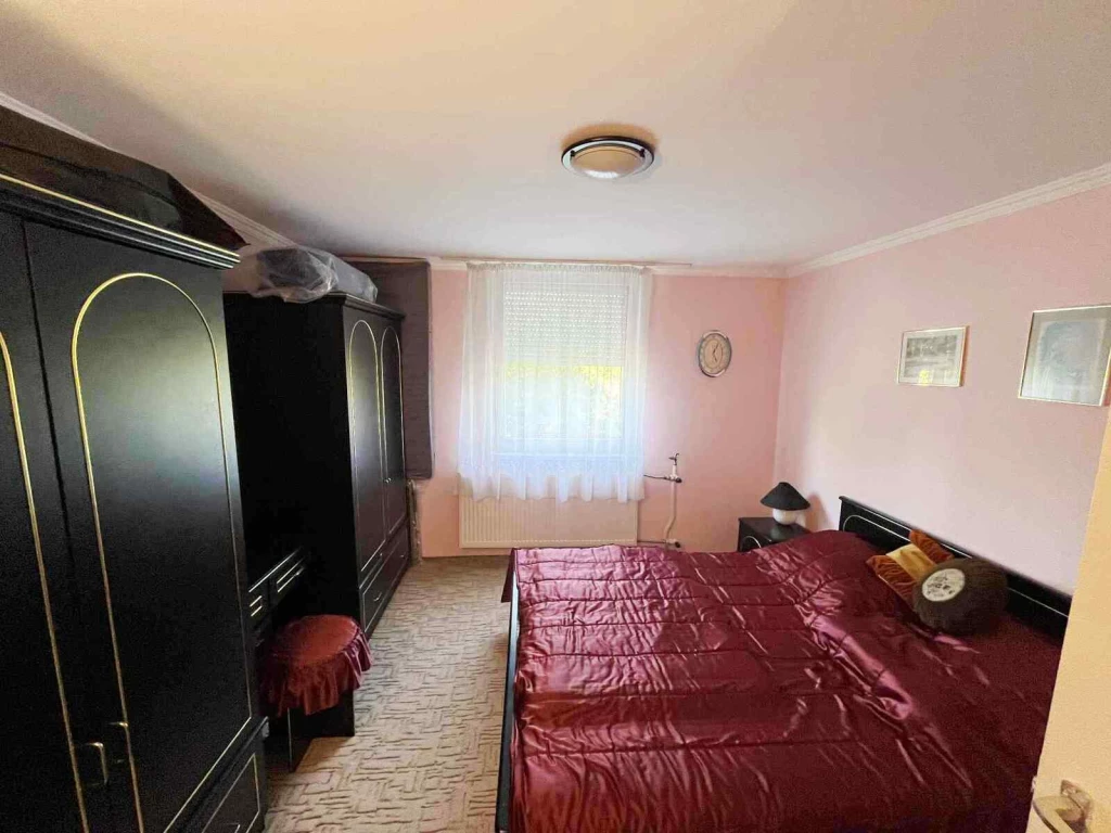 NYÍREGYHÁZA-SÓSTÓHEGYEN  CSALÁDI HÁZ ELADÓ