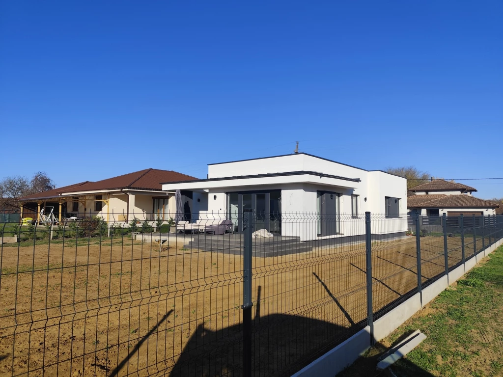 OROSON 3 SZOBA NAPPALIS KÜLÖNÁLLÓ ÚJ ÉPÍTÉSŰ CSALÁDI HÁZ GARÁZZSAL