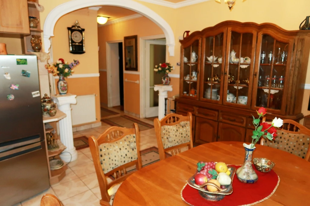 NYÍREGYHÁZA MALOMKERTBEN MÁSODIK EMELETI LAKÁS KIADÓ