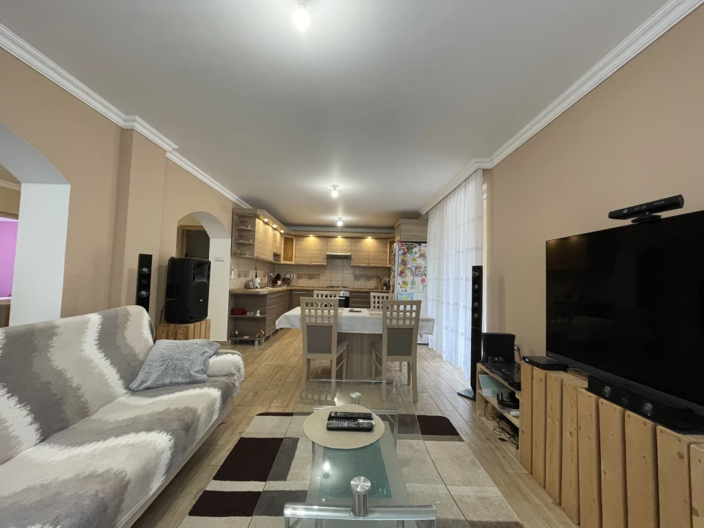 NYÍRSZŐLŐSÖN FELÚJÍTOTT CSALÁDI HÁZ ELADÓ