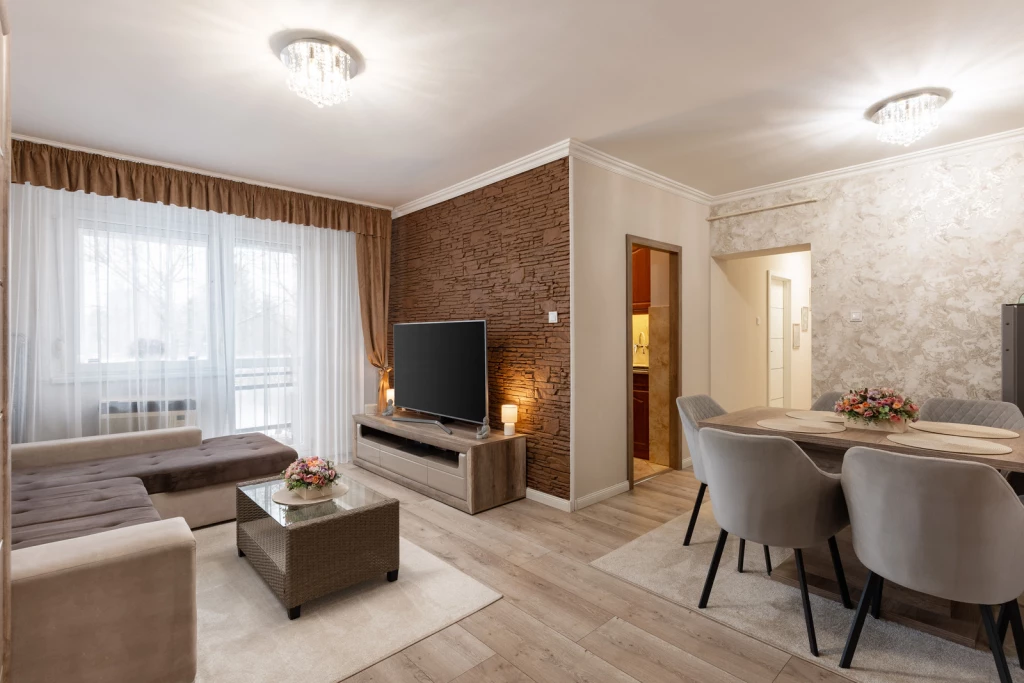 MALOMKERTBEN 68 NM 2 SZOBA + NAPPALIS   LIFTES LAKÁS GARÁZZSAL