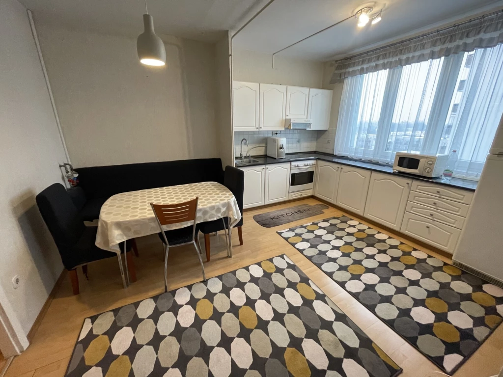 NYÍREGYHÁZÁN, TOLDI UTCÁN 55 NM-ES ERKÉLYES LAKÁS ELADÓ