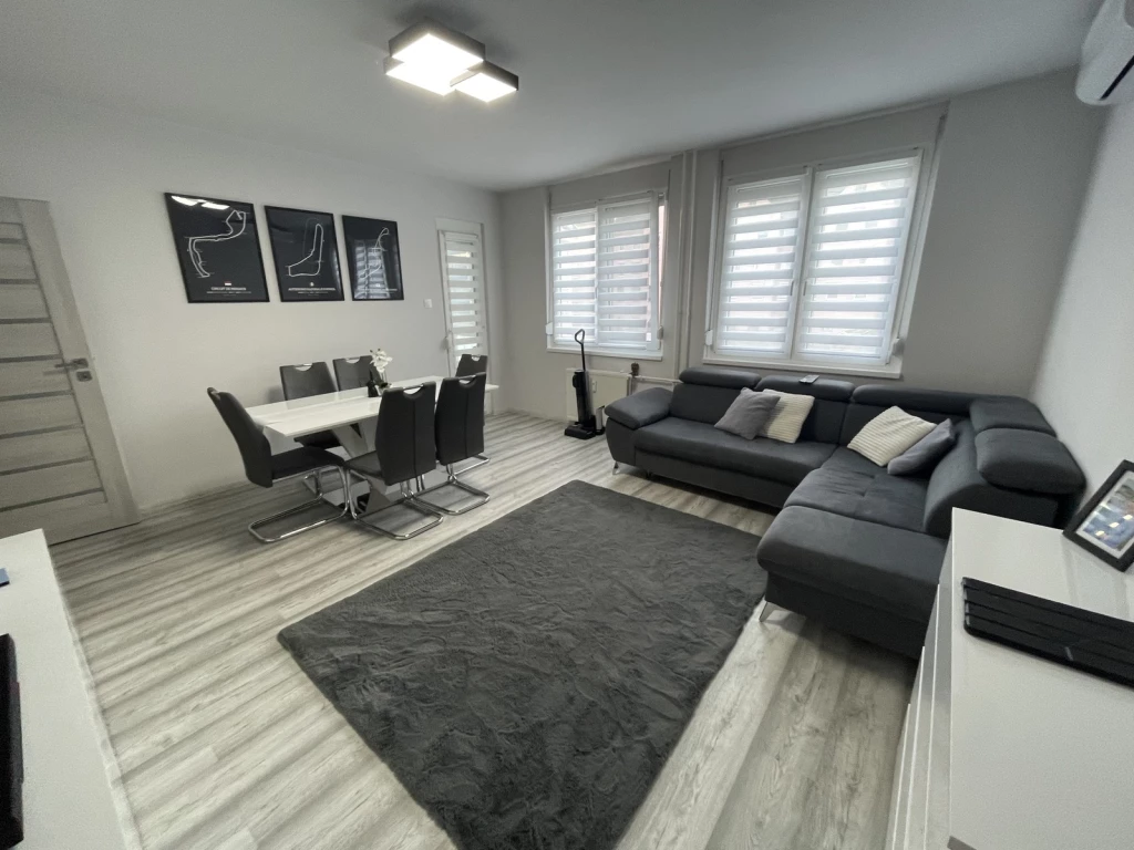 NYÍREGYHÁZA ABSZOLÚT BELVÁROSÁBAN MODERN 3 SZOBA + NAPPALIS LAKÁS ELADÓ