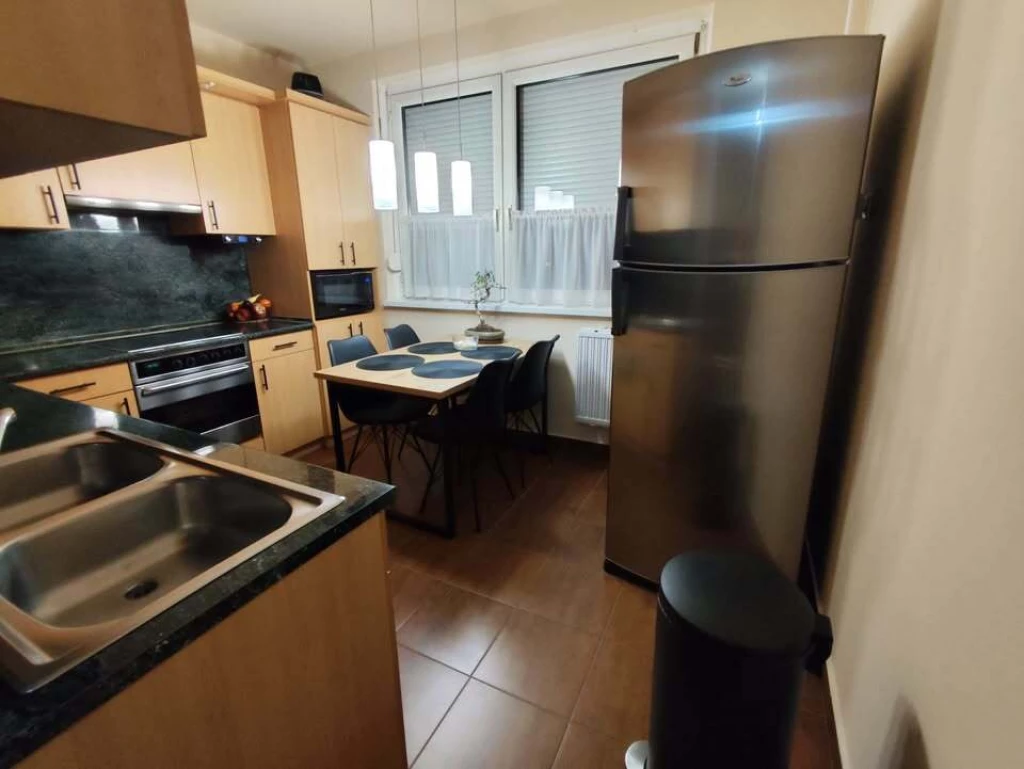 NYÍREGYHÁZA ÖRÖKÖSFÖLDÖN 2  SZOBÁS FELÚJÍTOTT  LAKÁS