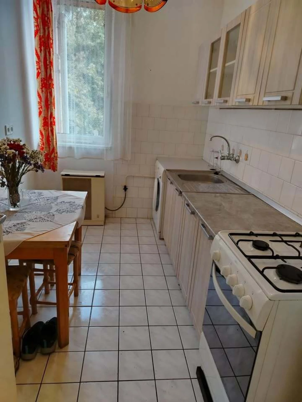 VÍZTORONY KÖZELÉBEN 55 NM-ES 2 SZOBÁS 3. EMELETI TÉGLA LAKÁS ELADÓ