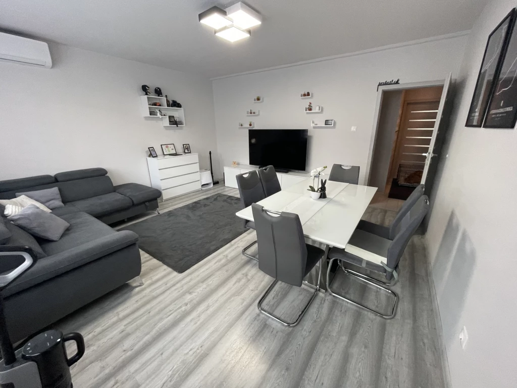 KORZÓ KÖZELÉBEN N+3 SZOBÁS ERKÉLYES LAKÁS ELADÓ