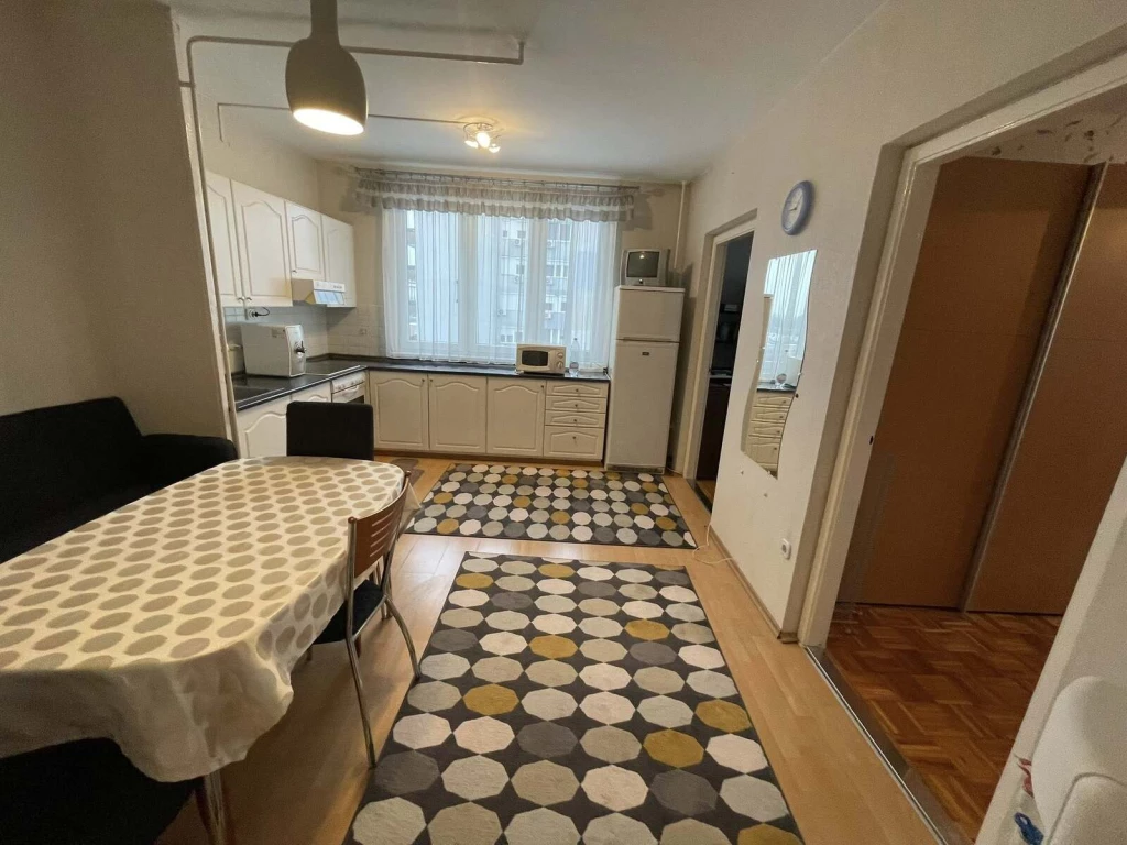 TOLDI UTCÁN LIFTES 7. EMELETI 2 SZOBÁS ERKÉLYES LAKÁS ELADÓ