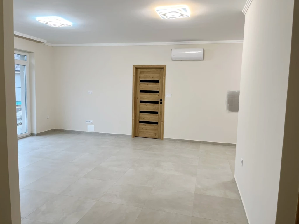 NYÍREGYHÁZA-NYÍRSZŐLŐS KULCSRAKÉSZ IKERHÁZ ELADÓ-3 SZOBA NAPPALI 105 M2