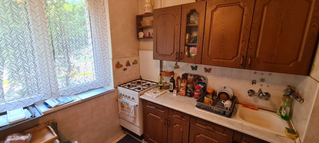 NYÍREGYHÁZÁN, 52 NM-ES FELÚJÍTANDÓ LAKÁS ELADÓ