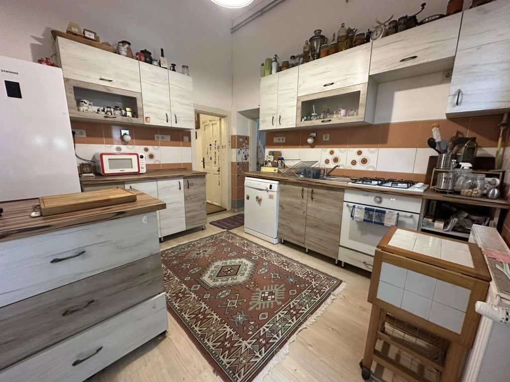 NYÍREGYHÁZA BELVÁROSÁBAN TELJES KÖRŰEN FELÚJÍTOTT CSALÁDI HÁZ ELADÓ-ALKALMI AJÁNLAT!!