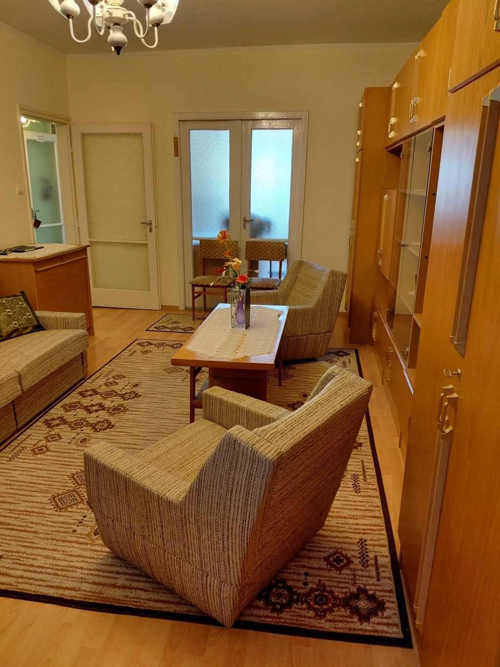 NYÍREGYHÁZA KOSSUTH UTCÁN FÖLDSZINTI ERKÉLYES LAKÁS ELADÓ-AZONNAL KÖLTÖZHETŐ