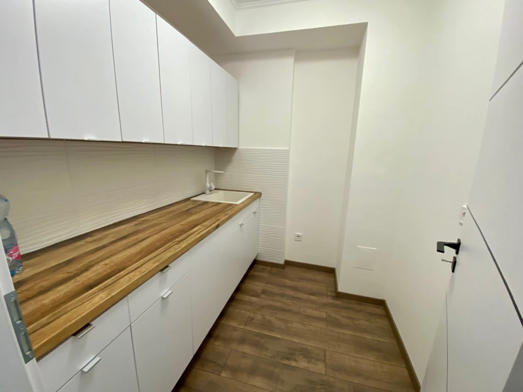 BELVÁROS SZÍVÉBEN KRUDY HÁZBAN KIADÓ IRODA