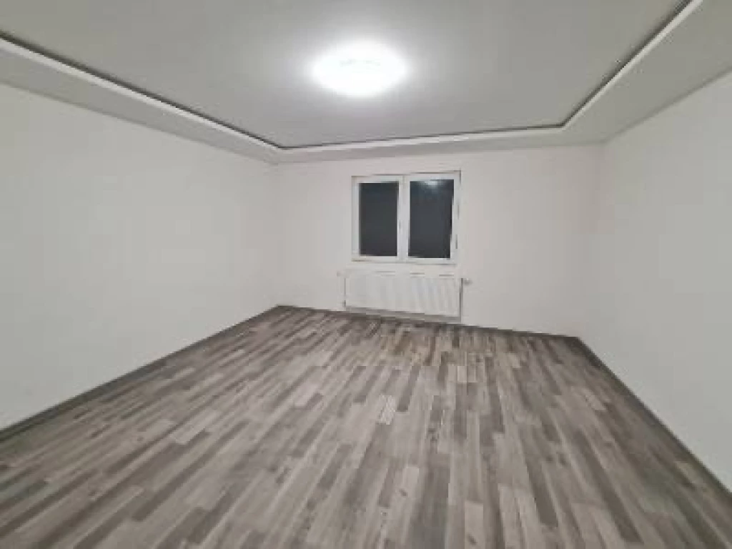 ÉRPATAK FŐ ÚTCÁJÁBAN 2 SZOBÁS CSALÁDI HÁZ ELADÓ.