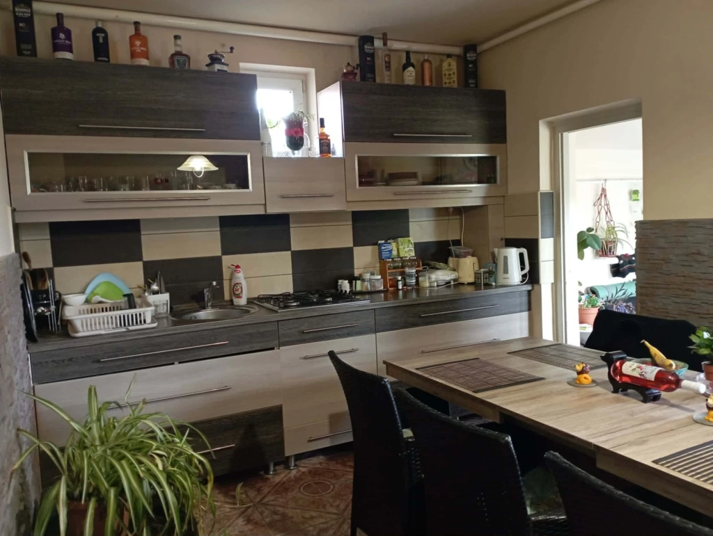 NYÍREGYHÁZA-NYÍRSZŐLŐS  KEDVELT KÖRNYÉKÉN JÓ ÁLLAPOTÚ CSALÁDI HÁZ ELADÓ