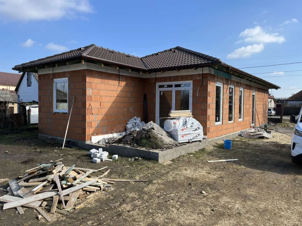 NYÍRTELEK KÖZPONTJÁHOZ KÖZEL ÚJ ÉPÍTÉSŰ ÖNÁLLÓ CSALÁDI HÁZ ELADÓ