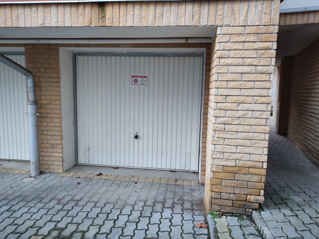 NYÍREGYHÁZA BELVÁROSBAN GARÁZS ELADÓ
