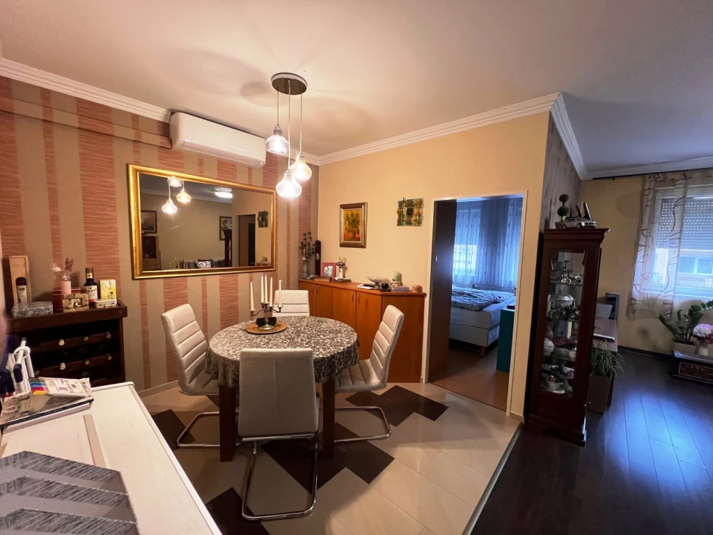 Nyíregyháza Kosbor utcán, nappali két szobás lakás ELSŐ EMELETEN ELADÓ!