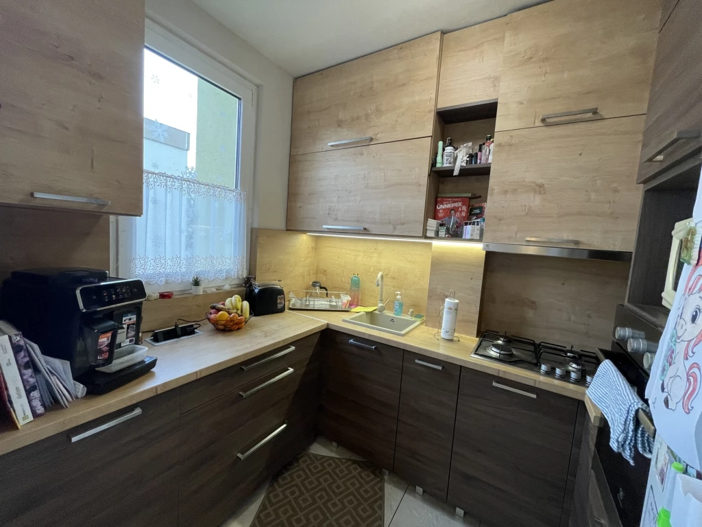 BELVÁROS KÖZELÉBEN 2 SZOBA NAPPALIS ERKÉLYES LAKÁS ELADÓ