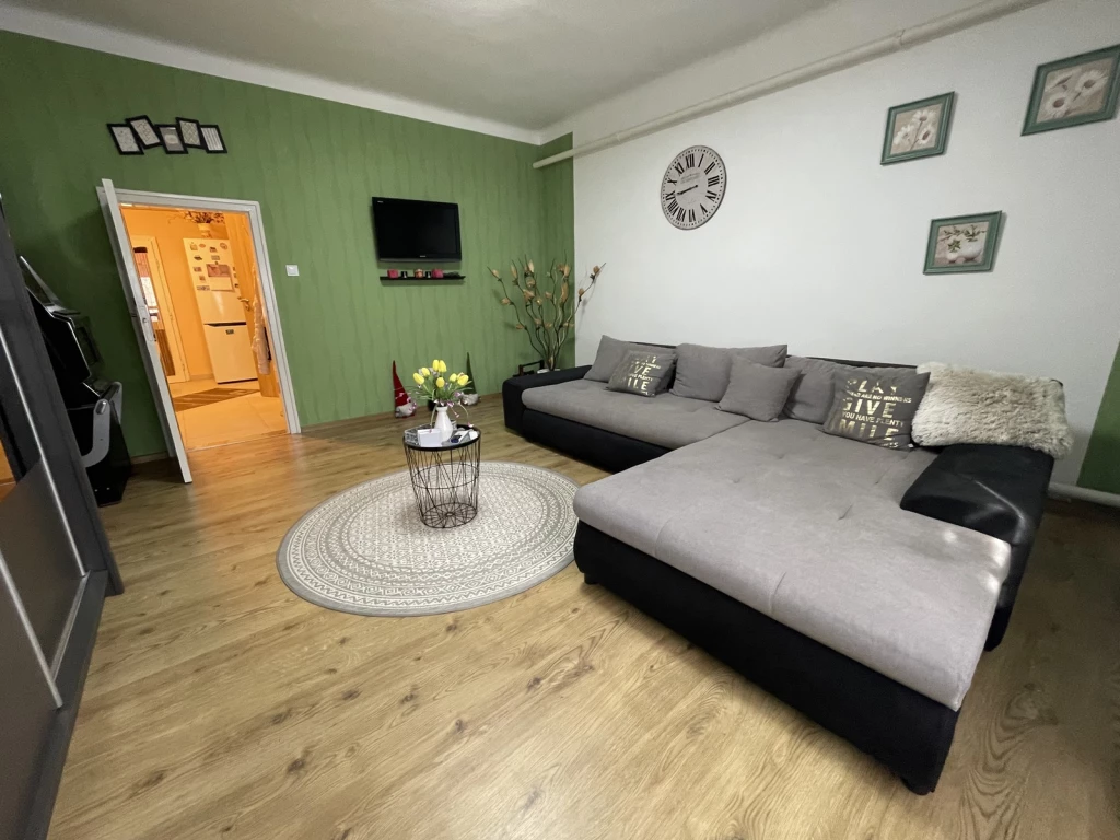 NYÍRSZŐLŐS KÖZPONTJÁBAN CSALÁDI HÁZ ELADÓ