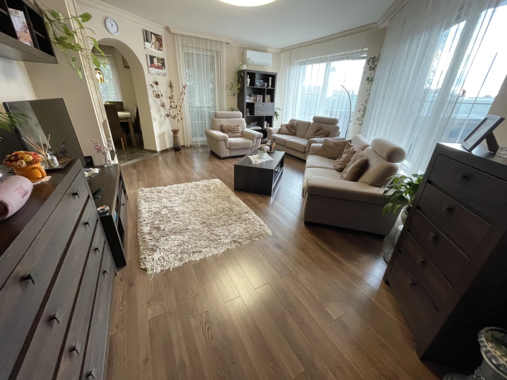 NYÍREGYHÁZA BUJTOSI TÓ KÖZELÉBEN CSALÁDI HÁZ ELADÓ