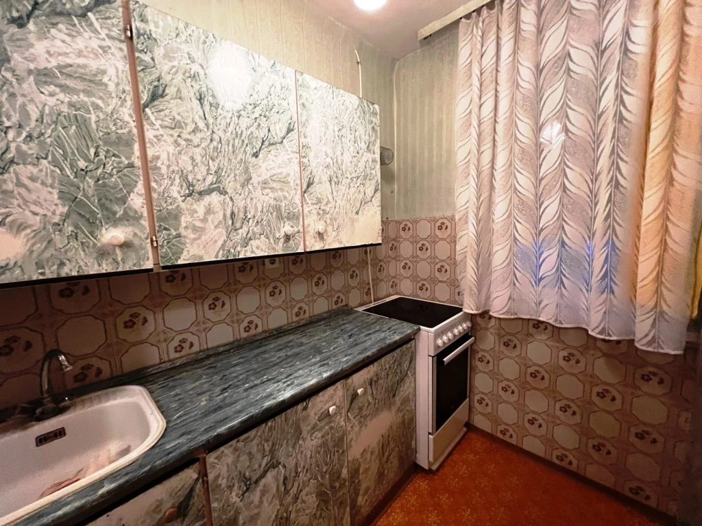 NYÍREGYHÁZA ÉRKERTBEN FELÚJÍTANDÓ LAKÁS ELADÓ