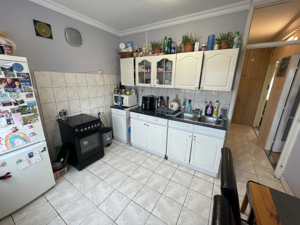 ÖRÖKÖSFÖLDÖN 2 SZOBÁS ERKÉLYES LAKÁS NÉGYEMELETES TÁRSASHÁZBAN ELADÓ