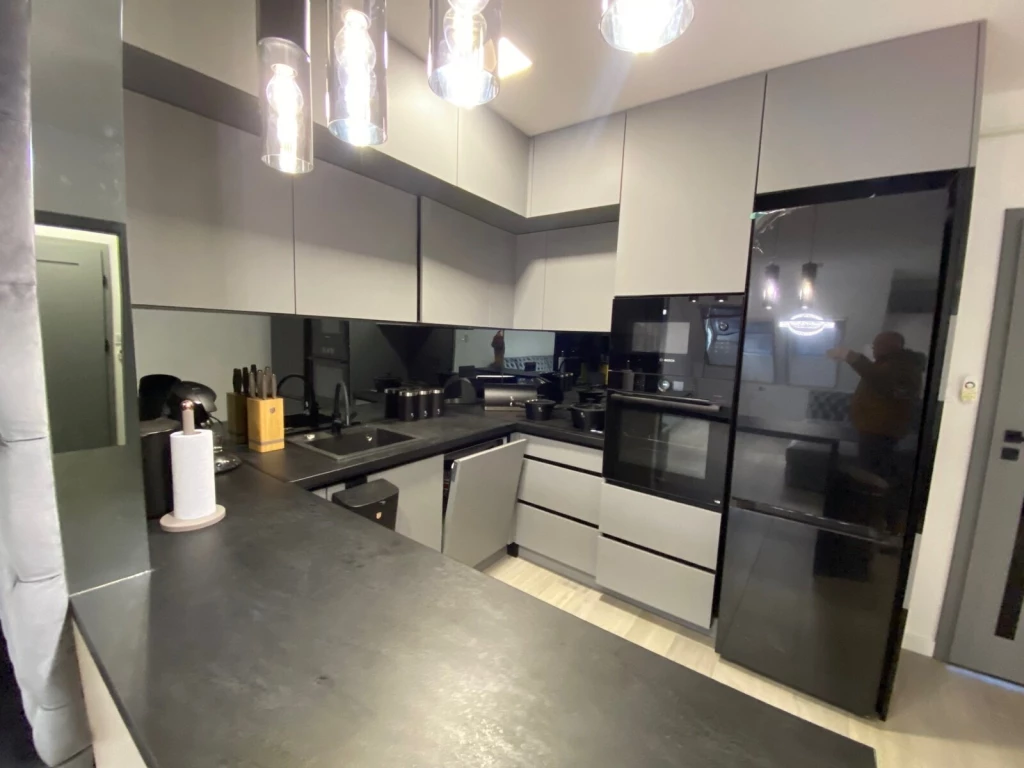 NYÍREGYHÁZA KÓRHÁZ KÖZELÉBEN ÚJ ÉPÍTÉSÚ IGÉNYES LAKÁS GARÁZZSAL  KIADÓ