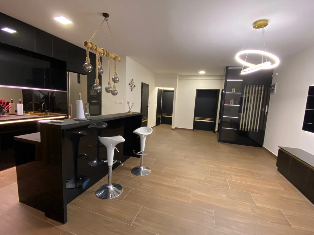 NYÍREGYHÁZA KÓRHÁZ KÖZELÉBEN ÚJ ÉPÍTÉSÚ IGÉNYES LAKÁS GARÁZZSAL KIADÓ