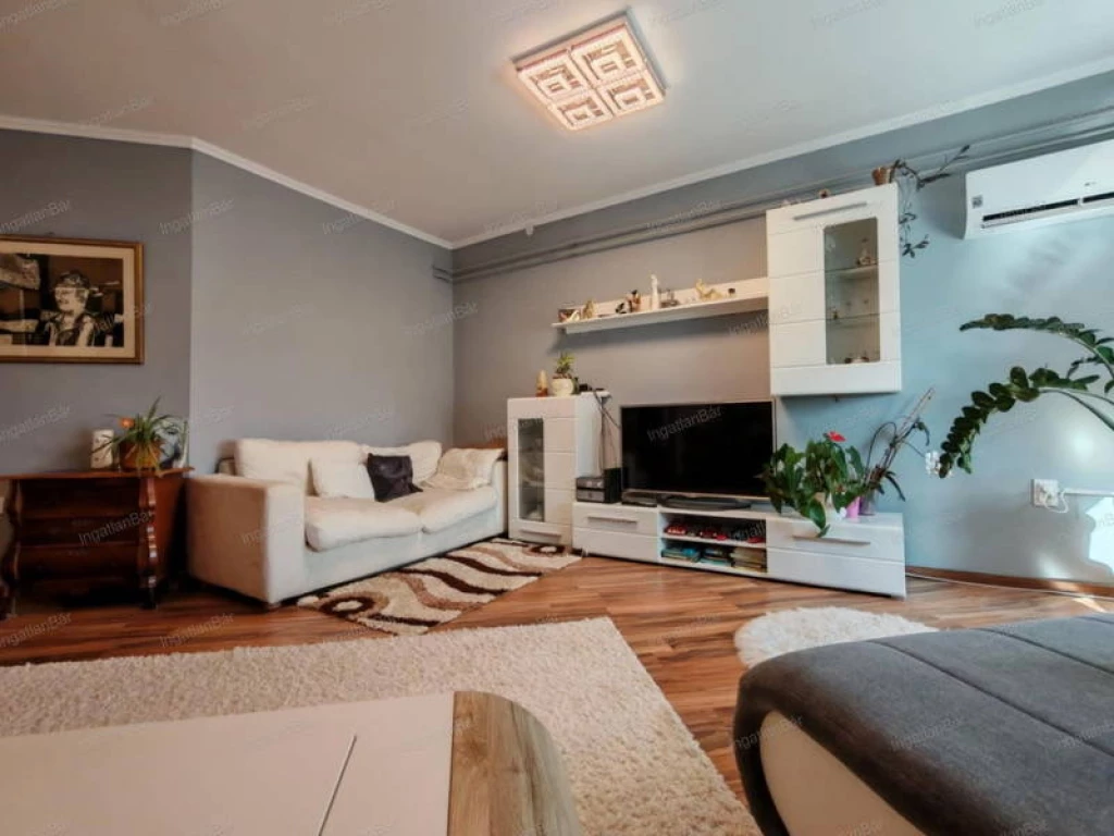 NYÍREGYHÁZA SZABADTÉRI SZÍNHÁZ VONZÁSÁBAN SZÉP ÁLLAPOTÚ 2 SZOBÁS NAPPALIS LAKÁS ELADÓ