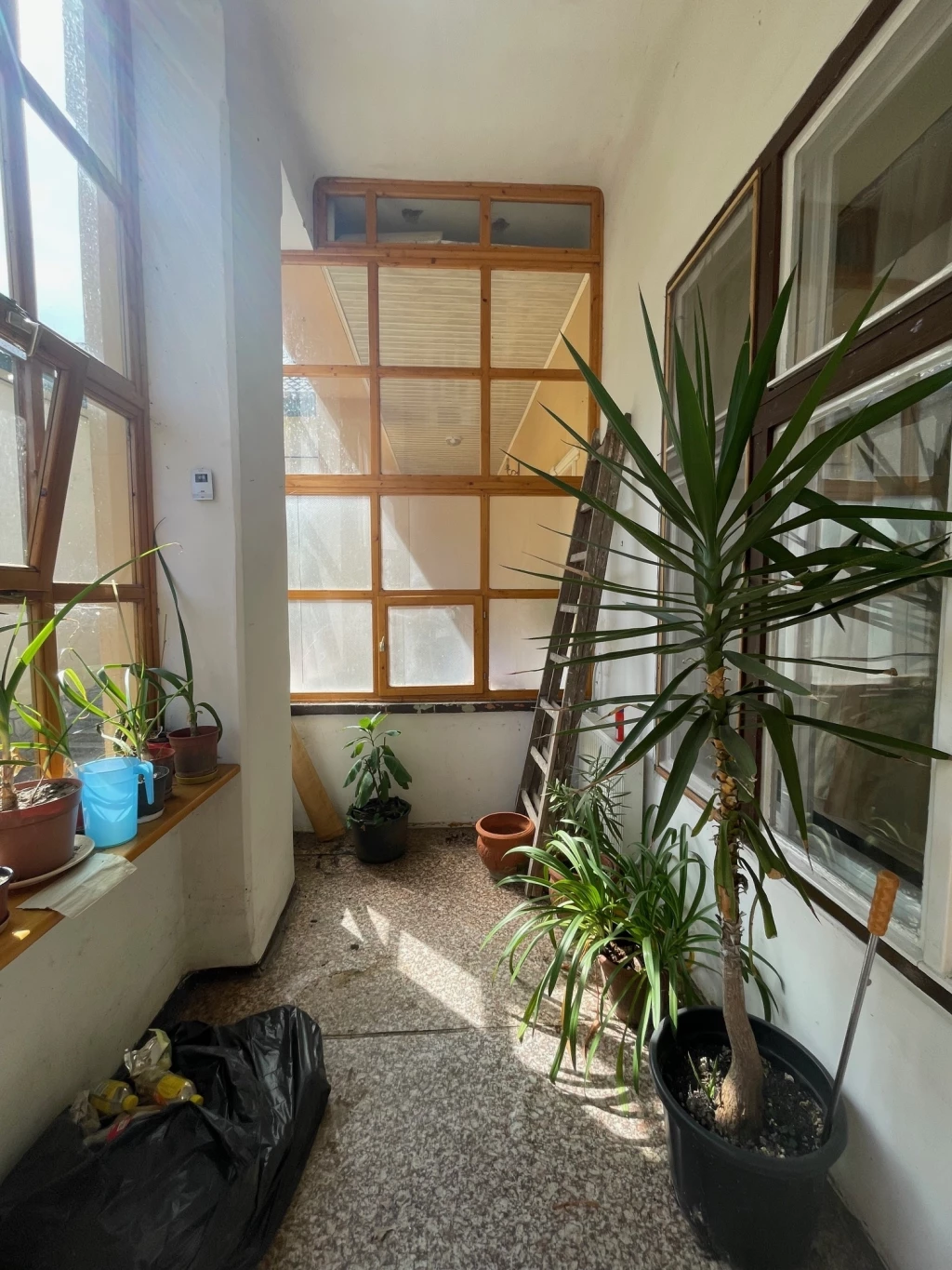 NYÍREGYHÁZÁN, 62 NM-ES 2+1 SZOBÁS BELVÁROSBAN LÉVŐ LAKÁS ELADÓ