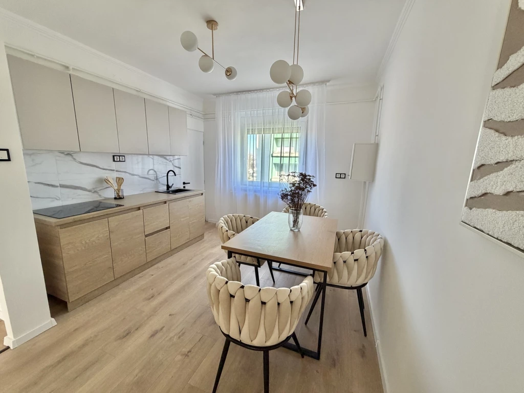 NYÍREGYHÁZA KÓRHÁZ KÖZELÉBEN 2.EMELETEN IGÉNYES 2 SZOBA NAPPALIS LAKÁS ELADÓ