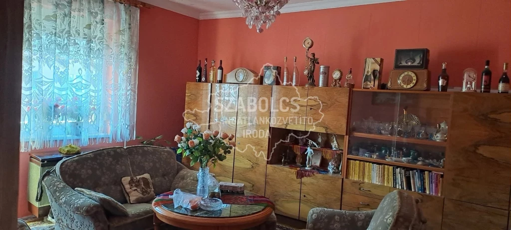 NYÍREGYHÁZA HÍMESBEN 1EMELETEN 65 NM-ES LAKÁS GARÁZZSAL PIHENŐKERTTEL ELADÓ