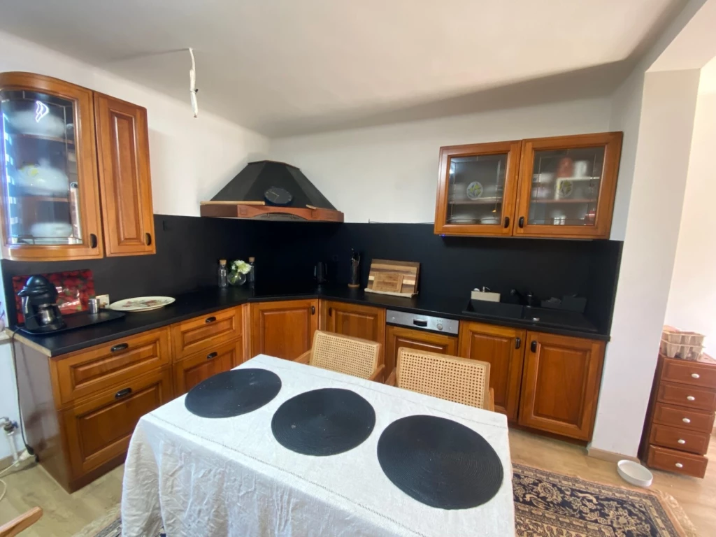 NYÍREGYHÁZÁN, SÓSTÓHEGYEN CSALÁDI HÁZ NAGY TELEKKEL ELADÓ