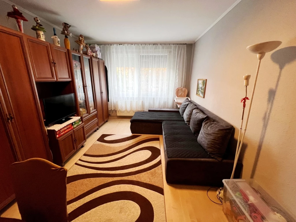 NYÍREGYHÁZA ÓSZŐLŐ UTCÁN 1.EMELETEN 2+2 SZOBÁS LAKÁS SZIGETELT TÁRSASHÁZBAN ELADÓ