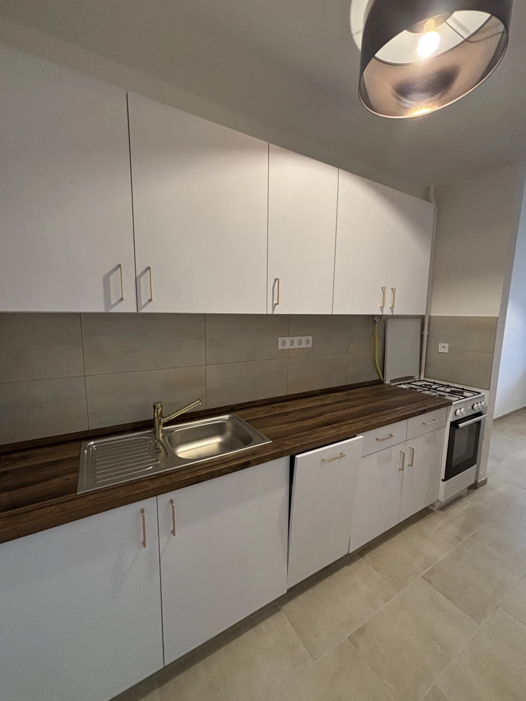 BELVÁROS SZÉLÉN 2 SZOBA + NAPPALIS IGÉNYES LAKÁS