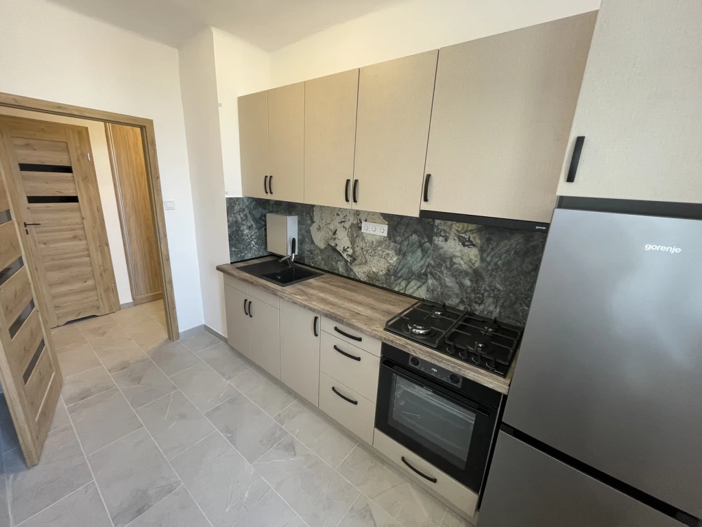 BELVÁROS KÖZELÉBEN FELÚJÍTOTT LAKÁS ELADÓ-NAGY LOGGIÁVAL