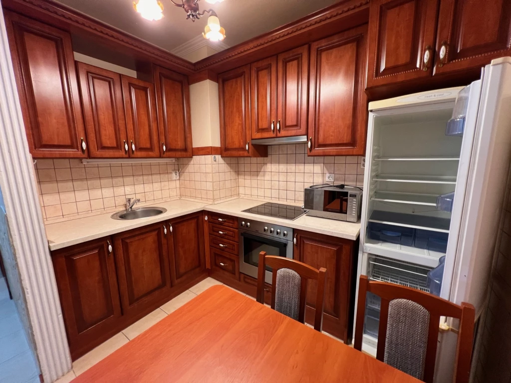 MEZŐ UTCÁN GÁZFŰTÉÉSES FÖLDSZINTEN 2 SZOBÁS LAKÁS KIADÓ