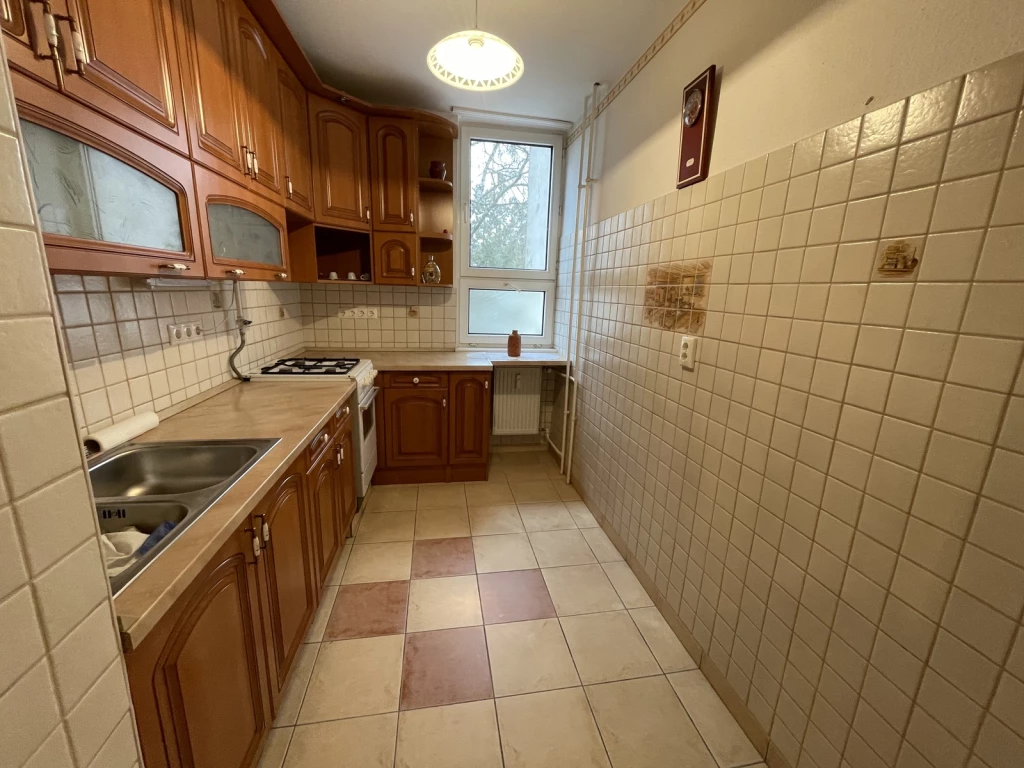 BELVÁROS CSENDES RÉSZÉN 74 NM-ES 3 SZOBÁS FÖLDSZINTI LAKÁS ELADÓ